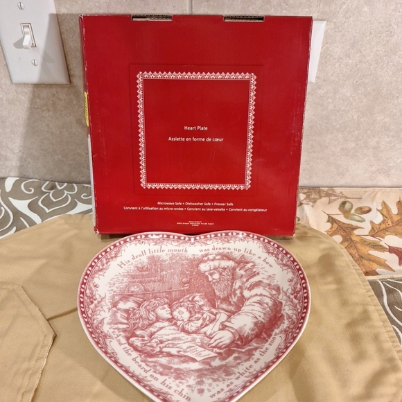 Johnson Brothers Twas The Night Before Christmas Red and White Heart Plate - Picture 3 of 11